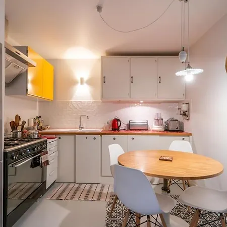 Atypical & Cozy - Heart Of 11th Arrondissement, Oberkampf Apartment *